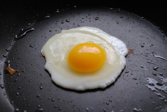 2. В куриных яйцах содержится целый ассортимент витаминов и прочих полезных веществ	 витамины, еда, интересно, яйца